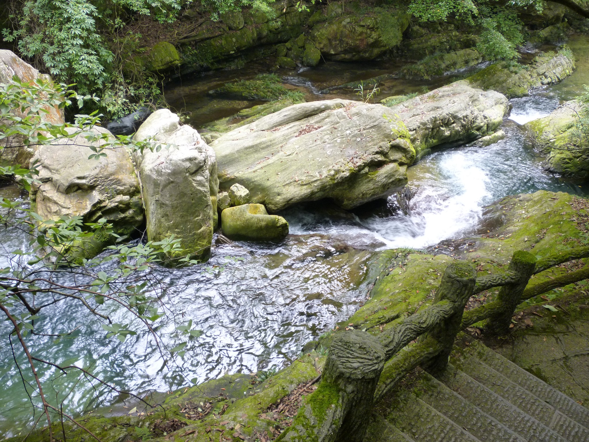      都匀斗篷山景区