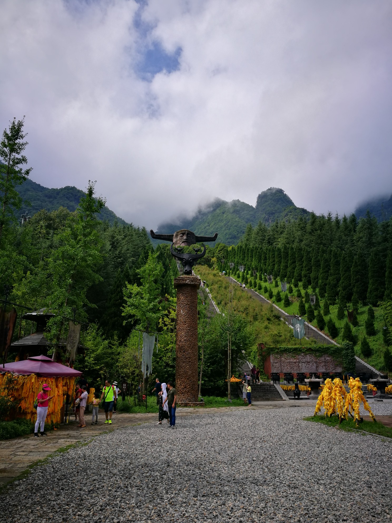 神农坛,也叫神农祭坛,是神农架景点之一,相传是古代祭祀之地,景区面积