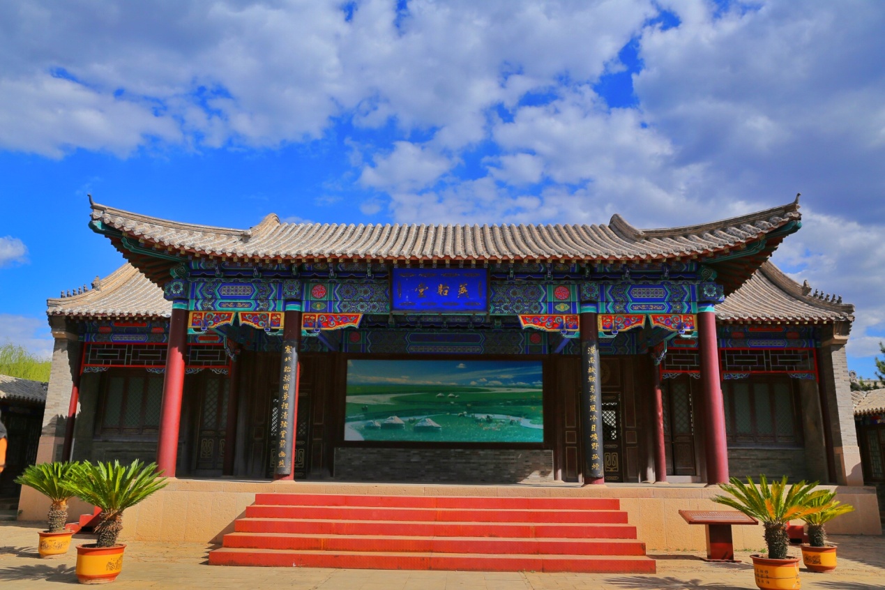 中国清代蒙古王府博物馆-喀喇沁亲王府  时至今天,喀喇沁旗王府还处处