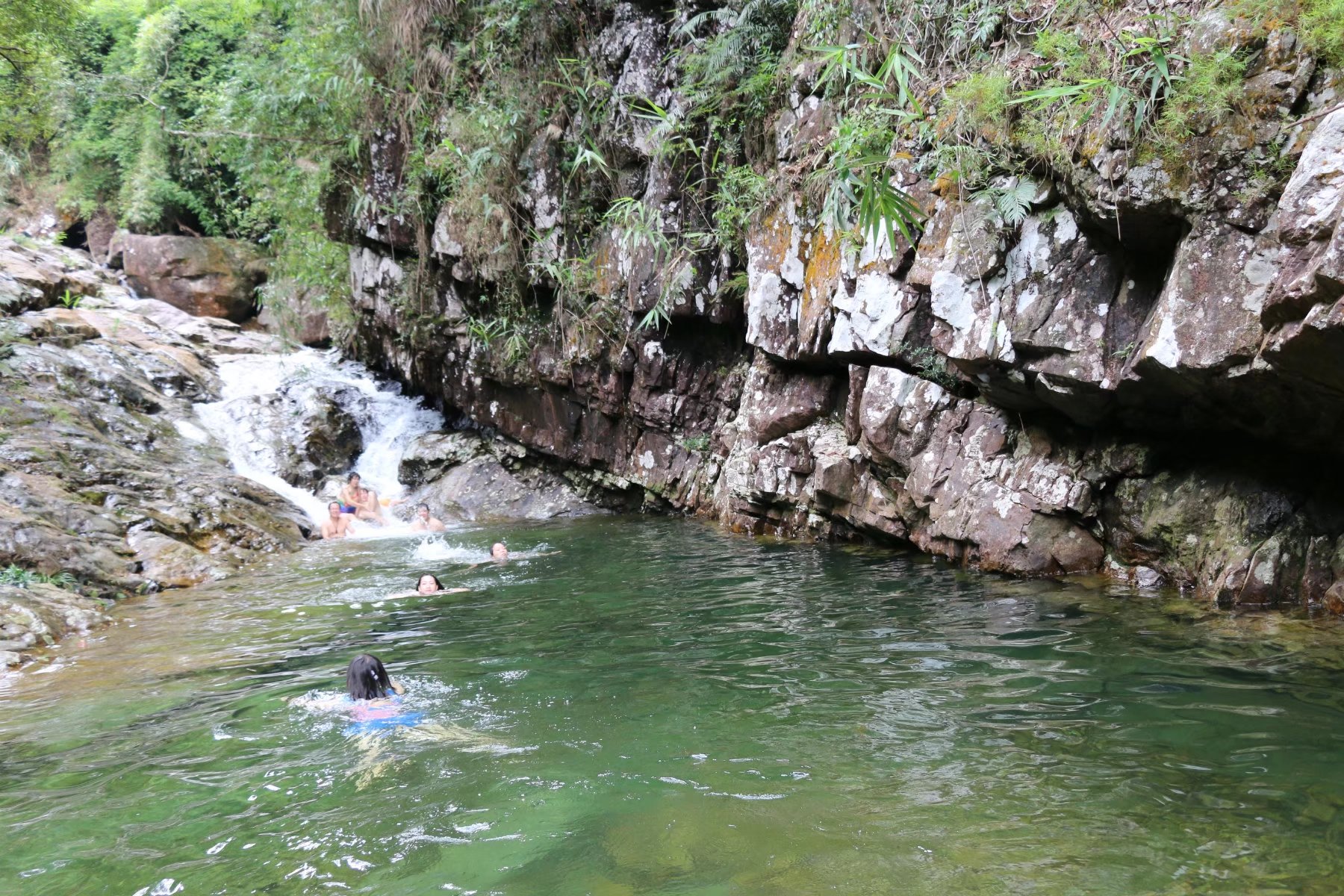 8月9日上思县皇袍山景区,上思县旅游局以及南宁的旅行社组织了一