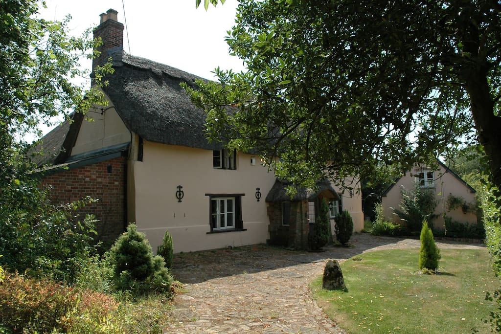 superb thatched cottage, dorset