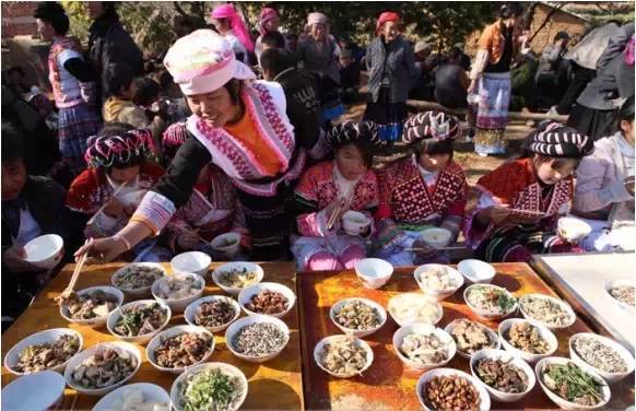 在云南吃杀猪饭的地方很多,曲靖,宣威杀猪饭楚雄彝族杀猪饭,保山杀猪