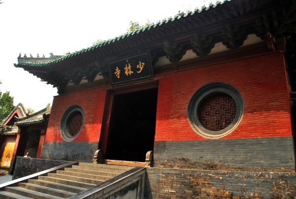 墓字有一半在土里什么意思