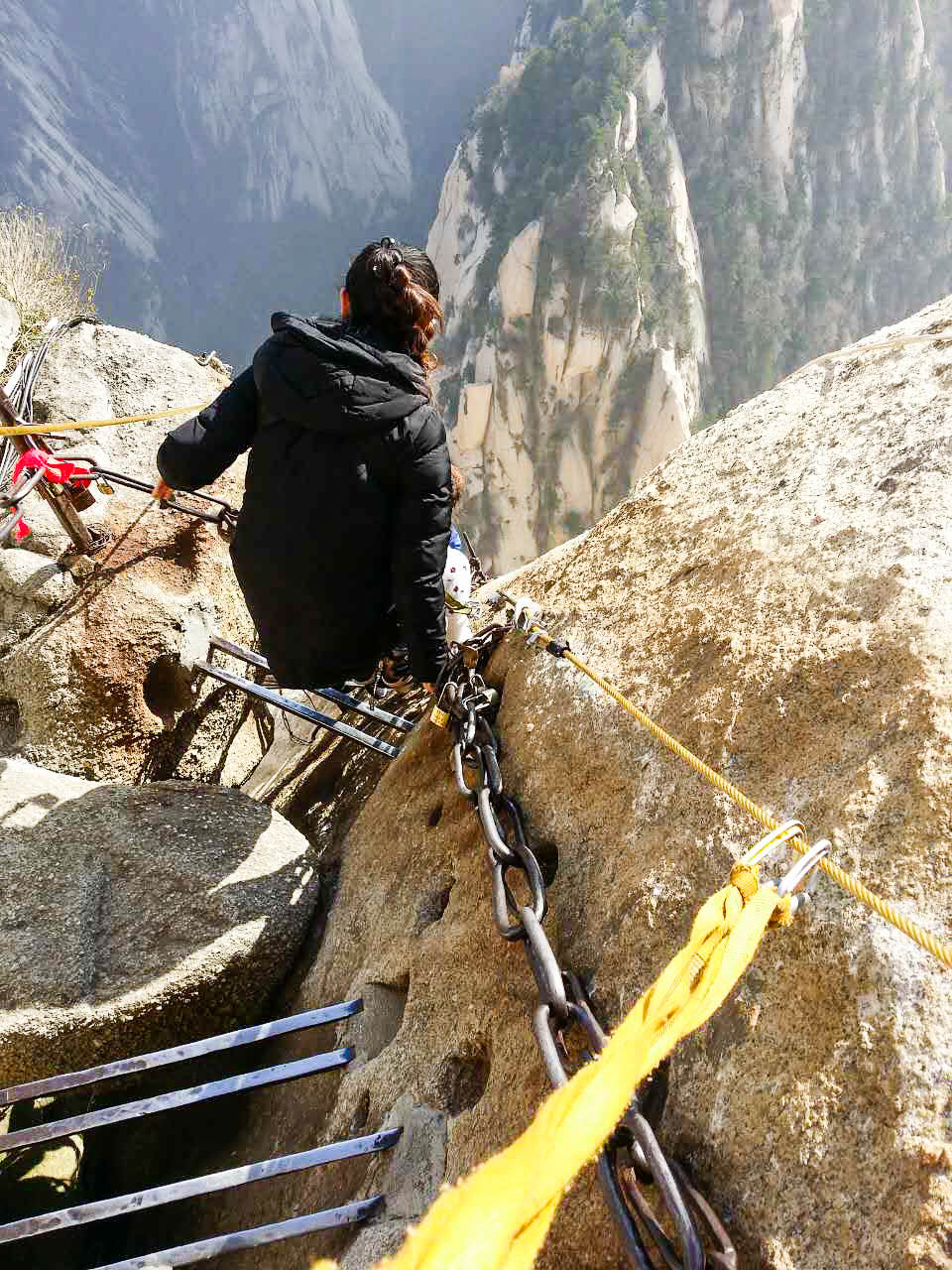 华山长空栈道能带gropro进去吗?绑在哪里比较好?