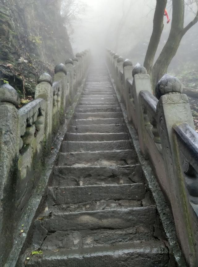 一个人游武当仙山!