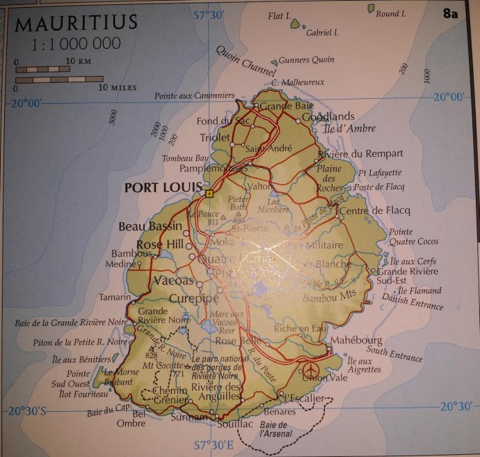 查戈斯群岛(现由英国管辖)和特罗姆兰岛(现由法国管辖)等属岛组成