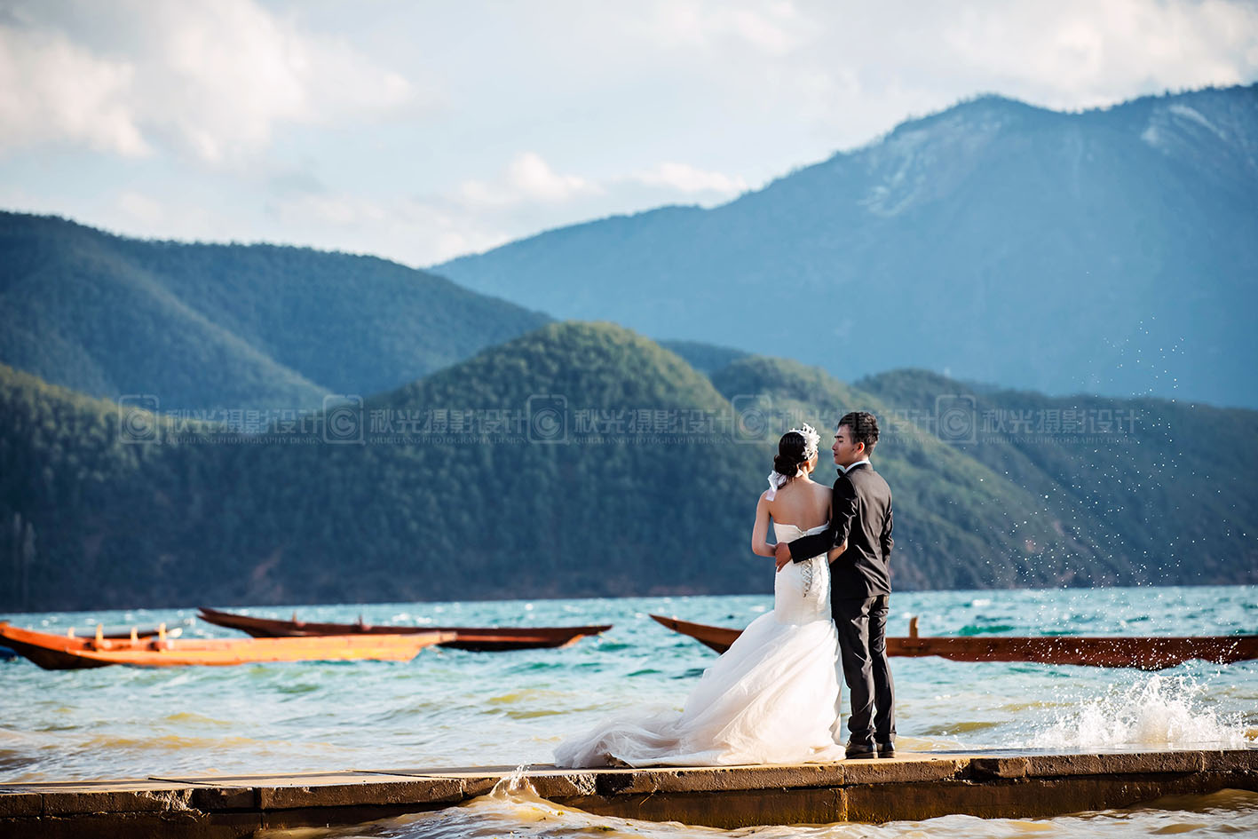 泸沽湖拍婚纱_旅拍泸沽湖背影