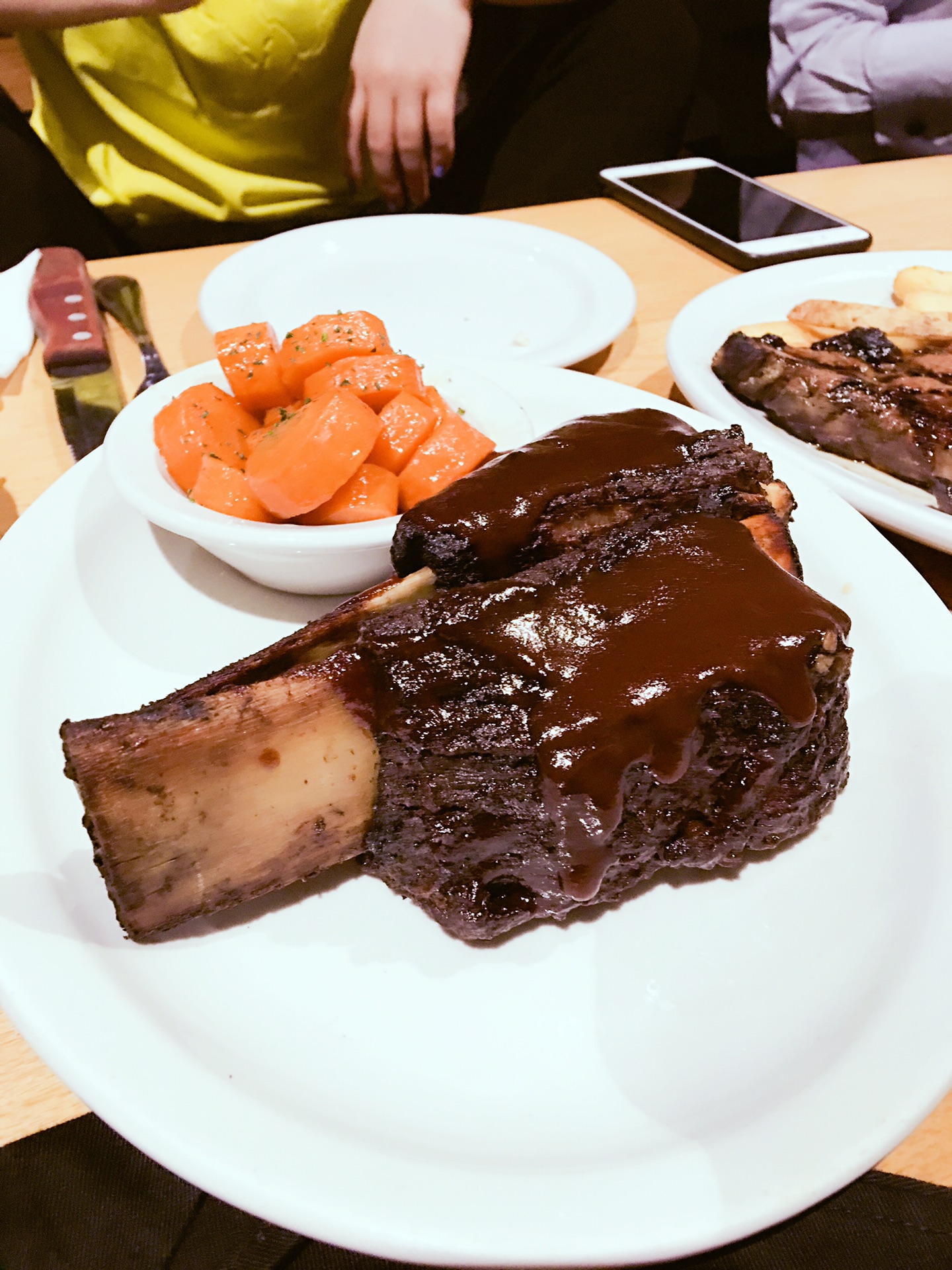 为了跳伞去迪拜!