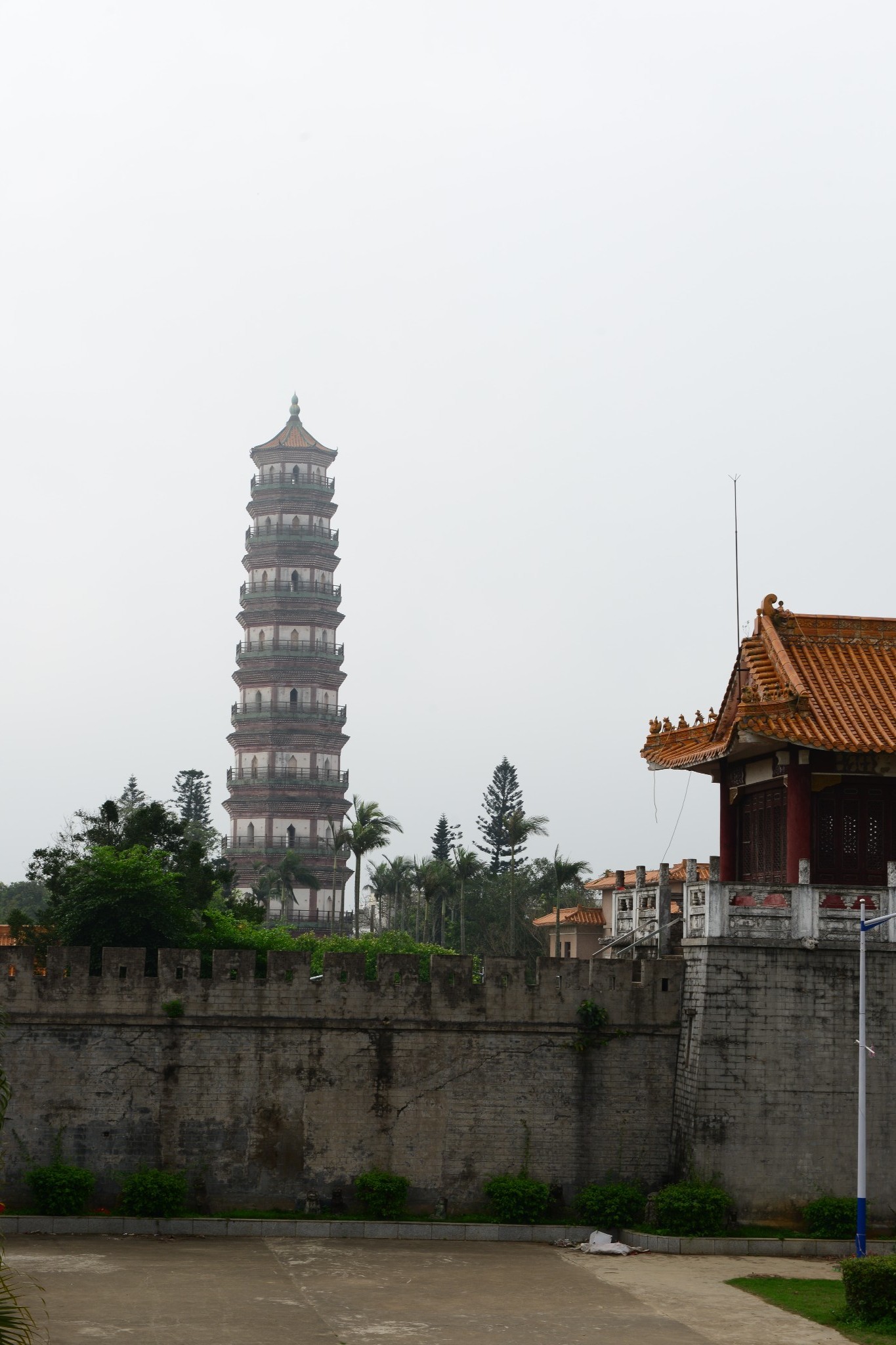 =====三元塔====三元塔擁有明清兩朝建築風格的清康縣三元塔公園,但見