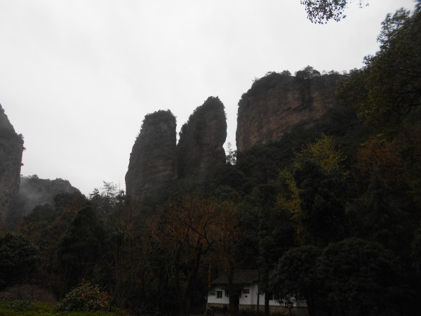 浙江的山是什么岩石 wKgBZ1jLNzCAGYJUAAghFa7DmjM16.jpeg?imageView2%2F2%2Fw%2F600%2Fq%2F90