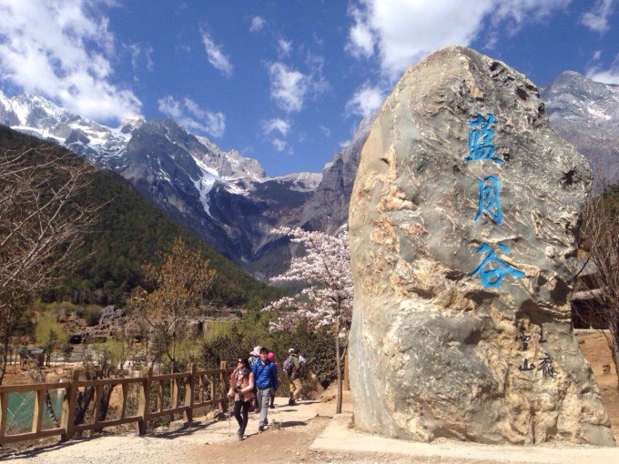 云南旅游攻略12天行程 wKgBpVUPxxWABf55AAfqno-HL1M03.jpeg?imageView2%2F2%2Fw%2F680%2Fq%2F90