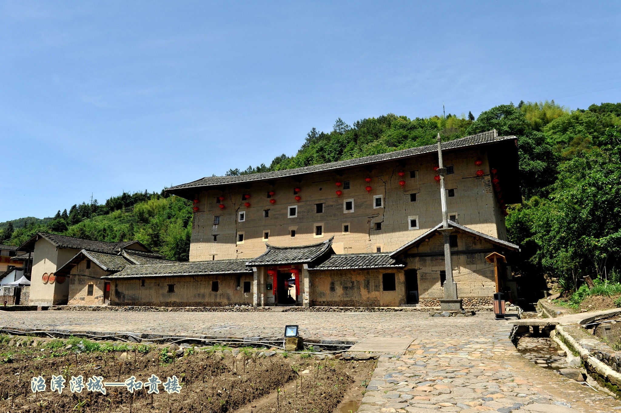 南靖县有多少人口_福建南靖这座土楼太神奇 十八个门三口水井,曾有四百多人(2)