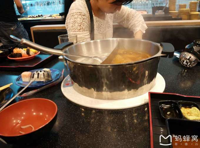 飞机场附近火锅 wKgBs1bMX4CAQGdlAAHSKP30c-Y60.jpeg?imageView2%2F2%2Fw%2F680%2Fq%2F90