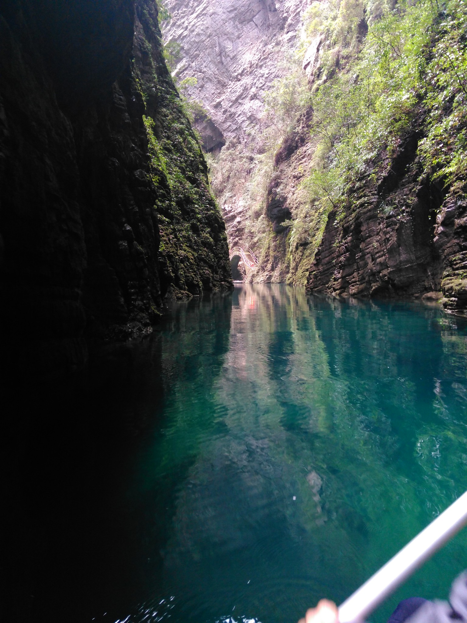 鹤峰县有多少人口_鹤峰人去屏山(2)