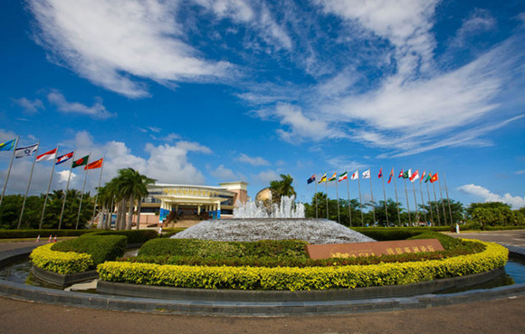 三亚出发博鳌亚洲论坛会址兴隆热带植物园兴隆华侨橡胶博物馆一日游