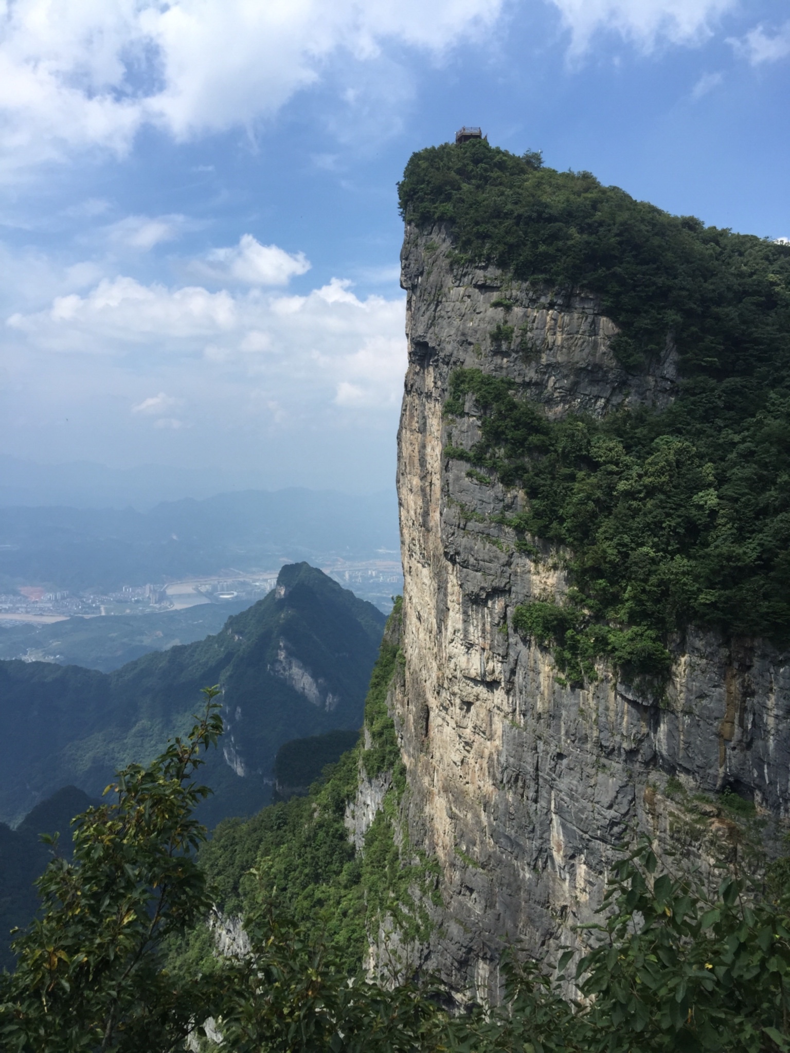 鹤峰县有多少人口_鹤峰人去屏山(3)